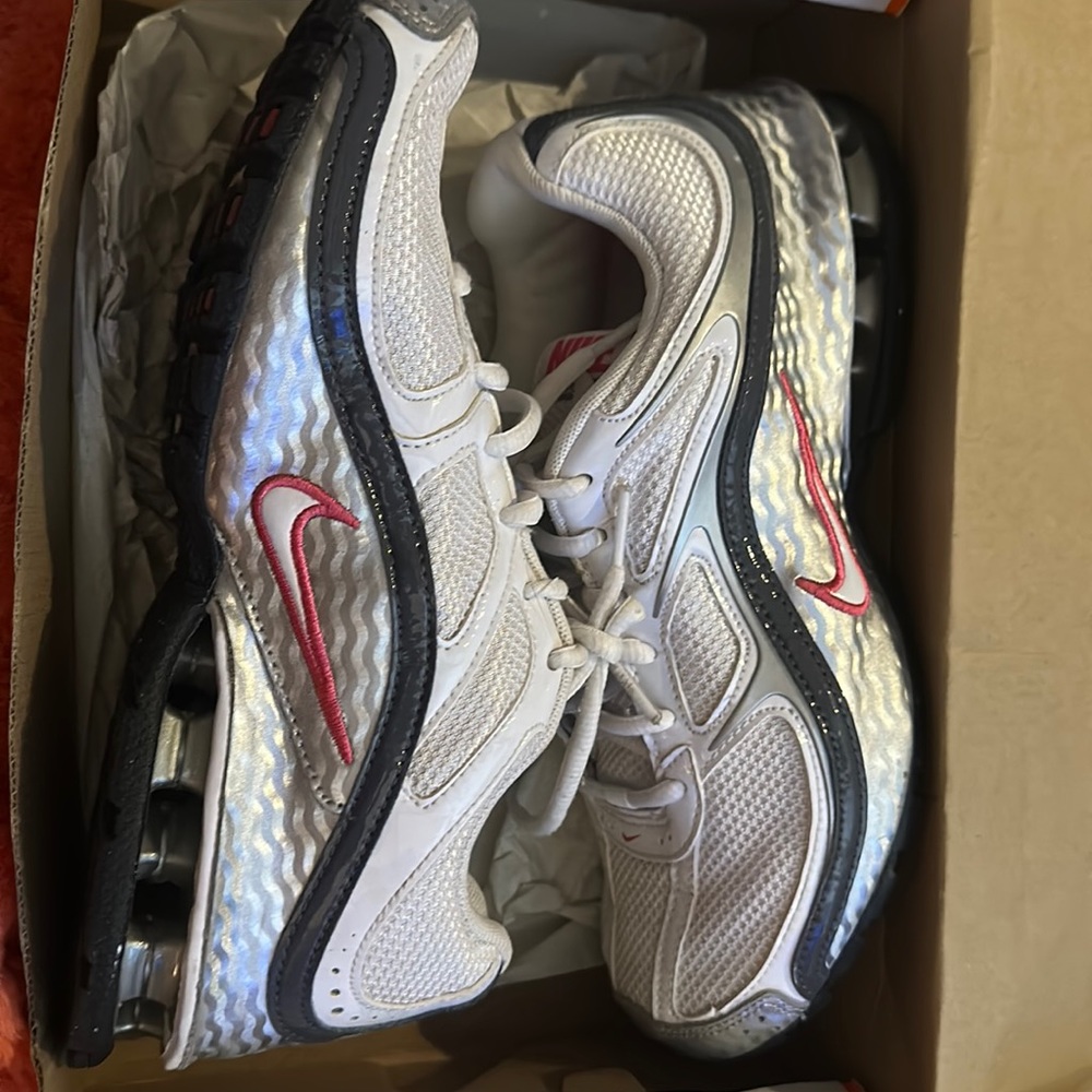 Women’s Nike runners size 8